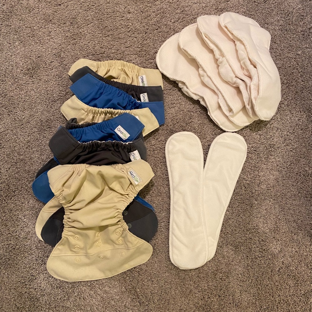 Lot of GroVia hybrid cloth diapers with inserts!